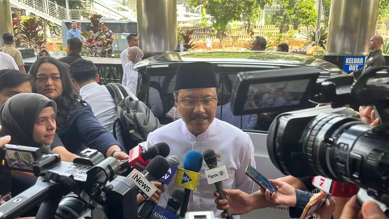 Mensos Copot Dua Pejabat Imbas Dugaan Mark-Up Sepatu Sekolah Rakyat