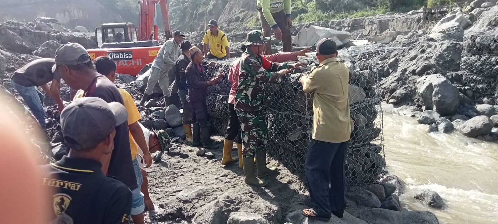 Jembatan Darurat Wih Pesam Dibangun, Akses Warga Kembali Terhubung