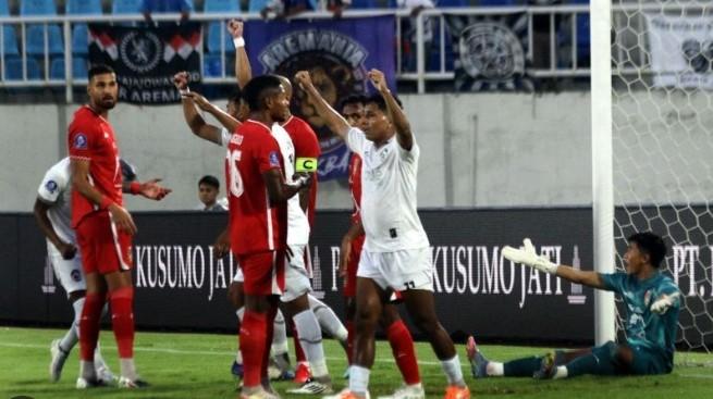 Arema FC dan Malut United Berbagi Satu Poin di Stadion Kanjuruhan