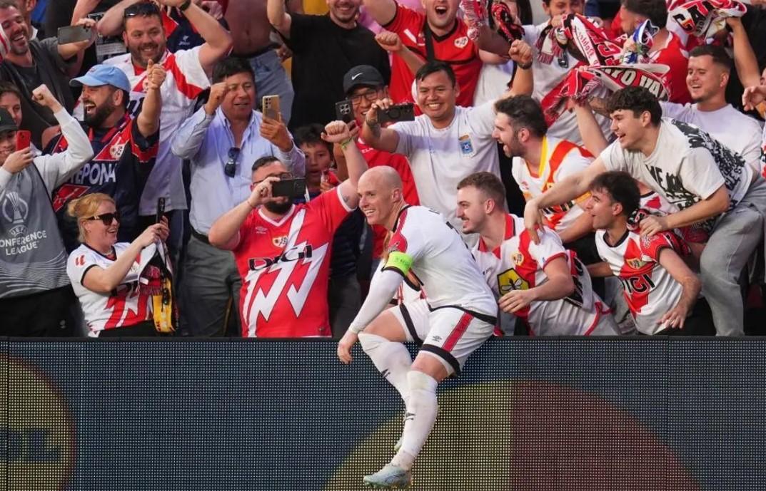 Rayo Vallecano Sikat AEK Athens 3-0 di Conference League, Akhomach Tampil Memukau