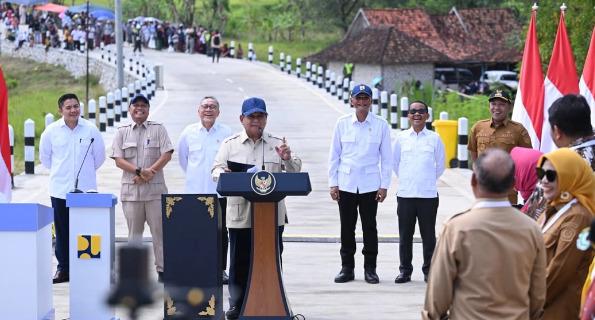 Presiden Prabowo Resmikan Jalan Inpres di Sampang Madura