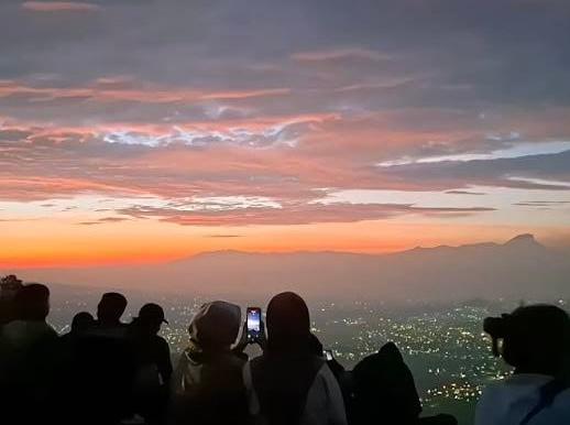 Wisata Paralayang di Batu, Tempat Favorit Berburu Sunrise dan Sunset