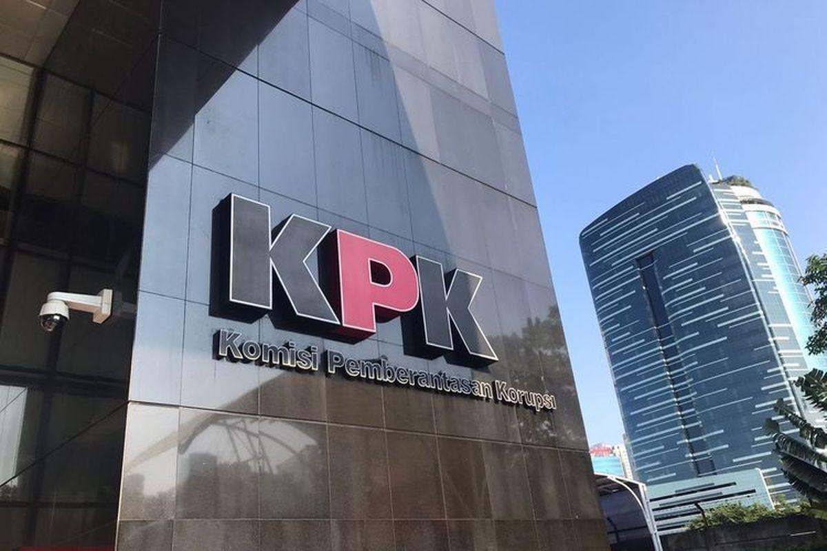 KPK Telusuri Selisih 2.000 Dolar Singapura dalam Amplop Bupati Kuansing
