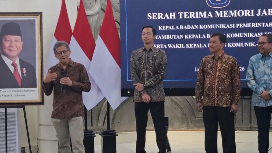 Kelakar Rocky Gerung Minta Syahganda Pulihkan Nama Baiknya Saat Sertijab Kepala Bakom